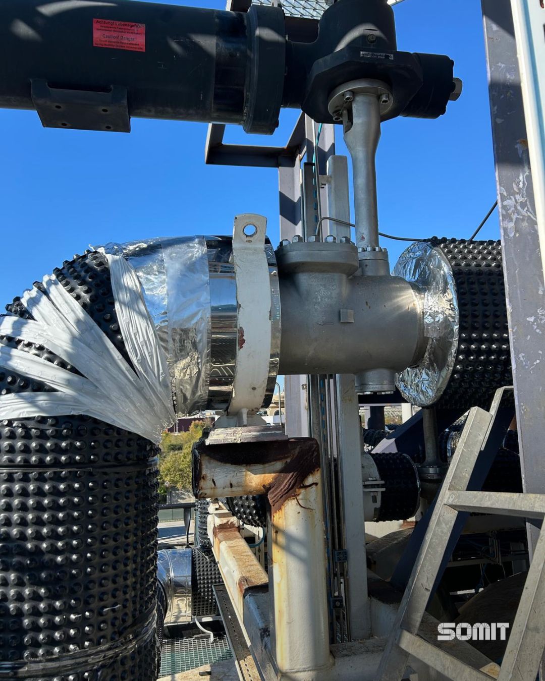 Valvola dell’impianto LNG isolata da SOMIT con sistema criogenico multistrato e rivestimento inox 316L.